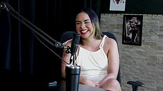 sempre gostou de sexo anal curte um sadomasoquismo n�o aceita dinheiro pra defecar quer fazer com 8 homens - nands ninfetinha sheer red