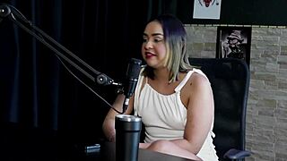 sempre gostou de sexo anal curte um sadomasoquismo n�o aceita dinheiro pra defecar quer fazer com 8 homens - nands ninfetinha sheer red