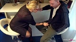 Deutsche Mutter Schenkt Ihm Einen Blowjob Zum 18 Geburtstag