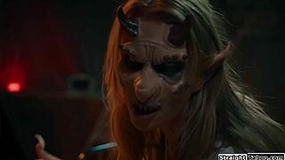 बेसमेंट में एक दैत्य मेरे लिए इंतजार कर रहा है।