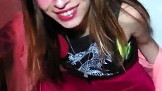 Bonneyuwu enjoys 3.25 lollipops