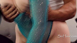 pretty babe with big ass gets licked in doggystyle