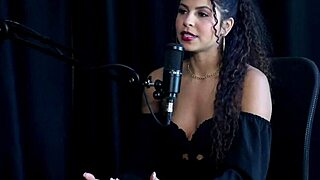 she has certain small things, was a model, gave tips to women and talked to mom about selling content - sweet karolzinha