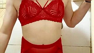 cdzinha de lingerie mostra pintinho sexy