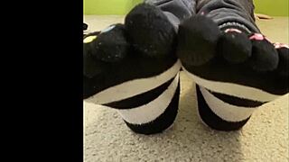 teen worships sexy feet and butts in story