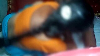 मेरे दोस्त की बीवी गांव के घर में एक्टिविटीज में एंगेज होती है