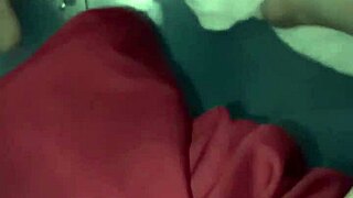 Si riscalda la fica col phon tutta pisciata toilet fetish