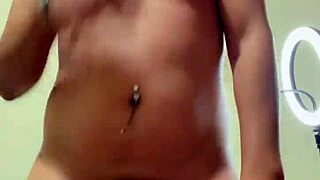 Transexual tetona con leche maternal