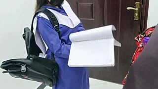 पाकिस्तानी स्कूलगर्ल 18+ स्टेपफादर के साथ फैमिली सेटिंग में पहली बार एक्सपीरियंस करती है