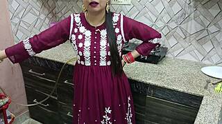 इंडियन देसी भाभी को देवर किचन में हार्ड फक, डीपथ्रोट और कम।