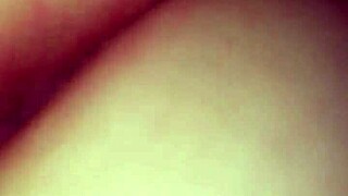 क्रिस्टल वाइब्रेटर चलाती है जबकि जेमर उसकी बड़ी गांड चाटता है