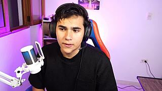 colombian couple streams their first time fucking live