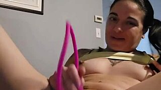 Je Joue Avec Ma Petite 18+ Chatte Emy Angel