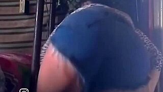 Gostosa rebolando on stage, the sexy girl twerking to the music enthusiastically