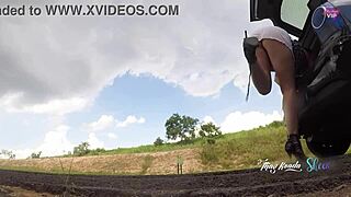 safada flashing in car on highway