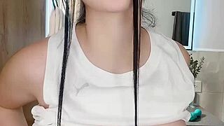 hermosa latina se masturba en un hotel, qué noche