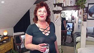 hi i'm the new neighbor and so horny 😏