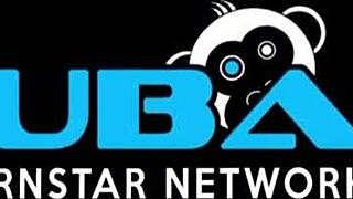 Sexy Ashlee fills her wet pussy with glass toy