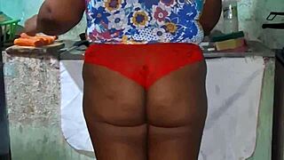 crente safada na cozinha com big tits 😜