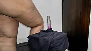 madrastra milf culona juega sexy sola en casa 😘.