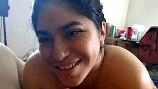 Sexo oral y dedos en el culo detallados con pasión intensa.