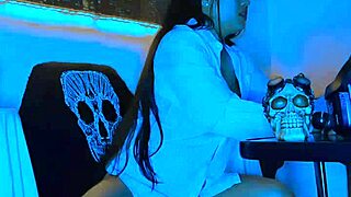 Wonderful Blue, show us that Colombian brunette masturbating live with your huge dildo