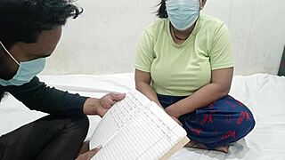 फीमेल स्टूडेंट ने टीचर को बड़े नेचुरल चूचों से घर पर बहलाया!