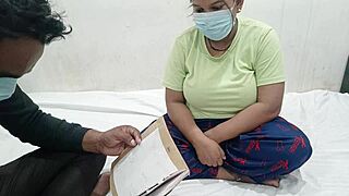 फीमेल स्टूडेंट ने टीचर को बड़े नेचुरल चूचों से घर पर बहलाया!