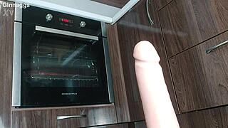 छोटा क्यों लो जब बड़ा डिल्डो बालों वाली चूत स्क्वर्ट तक स्ट्रेच करे