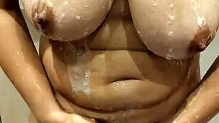 I watched my step sister shower and she's so hot, loving the attention as a voyeur's fantasy