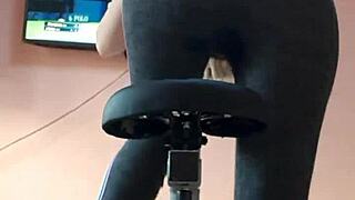 Amateur Gym Lover In Leggings Pees Pants During Solo Workout Fetish Session