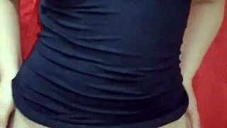 Lo zorra de la vecina esta muy mojada y no trae ropa interior 😏