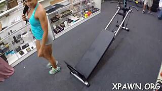 Amateurs wet muff is pawned in sucking contest