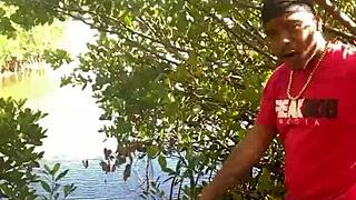 i love that quickie at the beach with deepthroat fucking and wet cumshot from huge cock