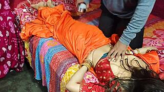 क्यूट साड़ी भाभी आइस मसाज के बाद रफ़ हार्ड एनल चाहती है, ऐसे तड़पा रही हो क्यों?