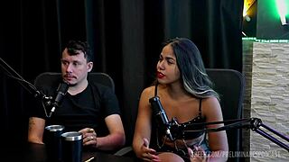 Melhores momentos feature Casal Kaliente in preliminares podcast with Bia Hot for part 2, including blonde casting and outdoor handjob fun