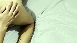 Mi amigo lame mi culo me folla muy rico y se viene en mi culo doggystyle