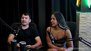 Melhores momentos feature Casal Kaliente in preliminares podcast with Bia Hot for part 2, including blonde casting and outdoor handjob fun