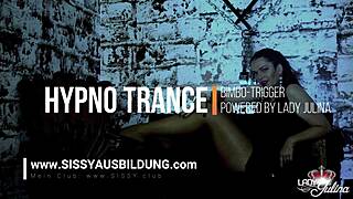Chatting about sissy bimbo hypnosis triggers in German trance sessions