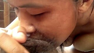 น้ำพุ่งเข้าปากสาวน้อยที่อมควยของฉัน