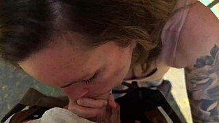 il me baise comme une salope sur le bord de la route avec une fellation intense et éjaculation faciale