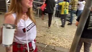 Passeando com garotas brasileiras com coleiras no centro de Sao Paulo. Mulheres em exibicionismo na rua gostosas de coleira interracial 😈