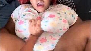 pelirroja latina de culo grande ella hace todo lo que el novio de su mejor amiga le pide