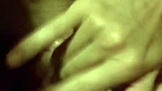 A Mi Esposa Le Encanta Masturbarse with Detailed Solo Action