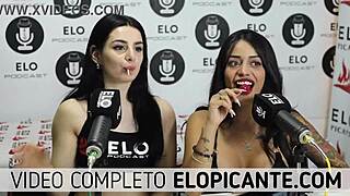 lesbianas bisexuales se besan y juegan con el chupetin. ¿quién diría que un simple caramelo podría encender tanta pasión entre ellas?