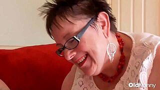 मेच्योर BBW हनी यंग 18+ गार्डनर सैम बॉर्न के साथ हार्डकोर चुदाई