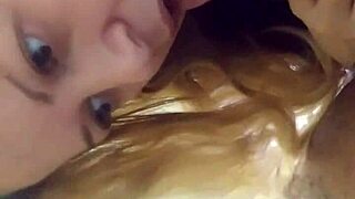 Ela gosta de chupa tudo até tira leite da rola?