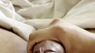 इंटेंस हैंडजॉब के बाद तुझे मेरा दूध निगलवाना मुझे बहुत पसंद