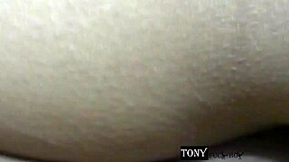 fu� a vicitar a mi novia y no estaba pero encontr� a mi suegra desnuda tomando una siesta hac�a mucha calor decidi grabarla pero no me aguant� las ganas y me la cog� para cuando despert� ya se la ha