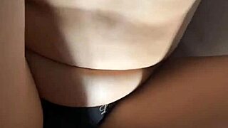 Joven 18 Añitos Se Folla Y Monta Al Mejor Amigo De Su Novio Porque Tiene Auto Que Rico Grita De Placer.